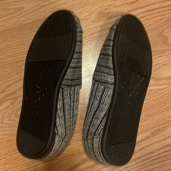 TOMS Silver and black metallic classic shoe Size 7 - Picture 7 of 9
